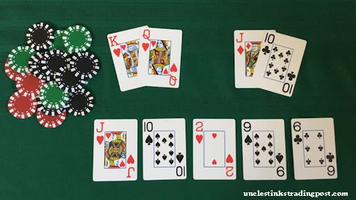 Texas Holdem Poker คู่หลักสิบเป็นหนึ่งในมือเริ่มต้นที่ดูดี