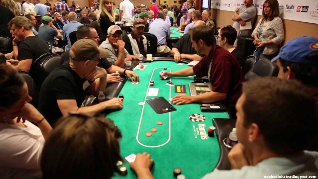 Texas Hold'em Tournament เป็นสิ่งที่ใกล้เคียงที่สุดที่คุณจะรู้สึกเหมือนกำลังเล่นรูเล็ตรัสเซียกับ Christopher Walken ใน The Deer Hunter 